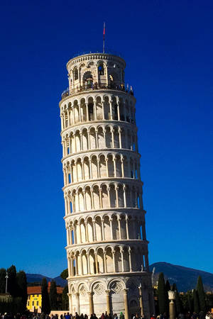 Det skæve tårn i Pisa mod mørkeblå himmel — Huawei MatePad Air (2025) Wallpapers