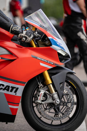 Ducati Panigale V4S Rød Motorcykel — Xiaomi Pad 8 Wallpapers