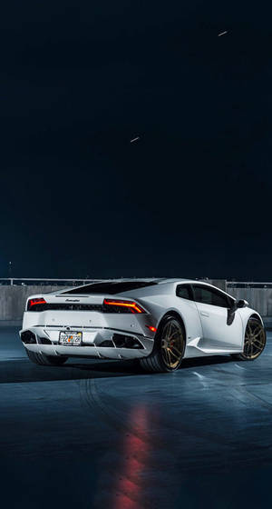 Eksklusiv Lamborghini parkeret på tagparkering – perfekt iPhone-baggrund — Seje biler GIF Wallpapers