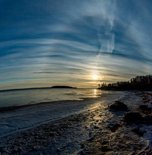 Fantastisk orange sol på stranden tapet — Galaxy Z Flip7 FE Wallpapers