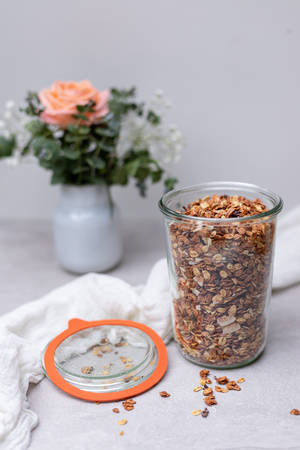 Granola og lyserød rose — Rose Blomst Wallpapers