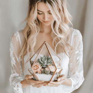 brud, bryllup, terrarium, sukkulent, kaktus, rose, blomster, guld, geometrisk, glas, hvid kjole, blonder, boheme, romantisk, delikat