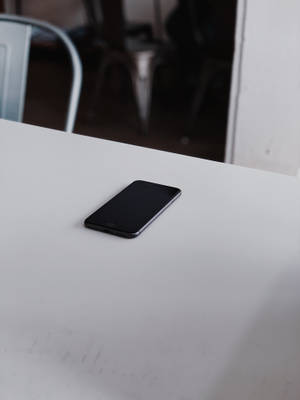 Iphone 8 På Bord — iPhone 7 Plus Wallpapers