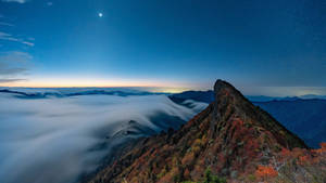 Ishizuchi-bjerget klar himmel baggrund