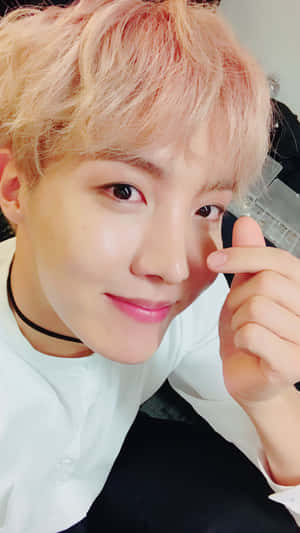 J-hope BTS fingerheart — Bts Wallpapers