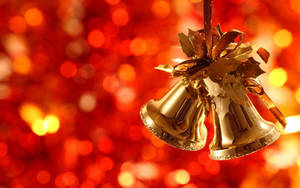 Julebaggrund med gyldne klokker til skrivebordet — Julebord Wallpapers