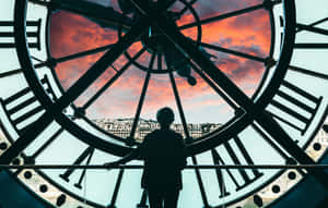 Kæmpeur med solnedgangsudsigt på Musée d'Orsay — Solnedgangshimmel Wallpapers