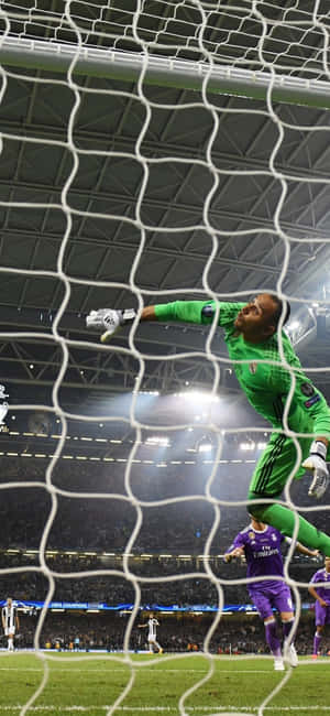 Keylor Navas i aktion på banen — Oppo Find N3 Wallpapers