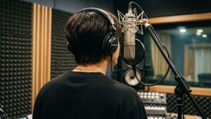 Et ærligt kig bag kulisserne på en Kpop-idol i studiet. — Kpop GIF Wallpapers
