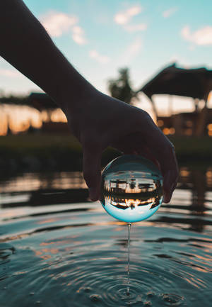 Krystalkugle på vand tapet — Oppo Pad 5 Pro Wallpapers