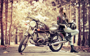 Kvinde med motorcykel 2560x1600