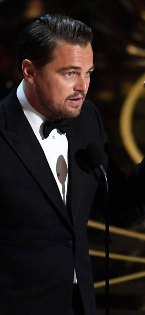 Leonardo DiCaprio Oscar-tale wallpaper — iPhone 17 Pro Max Wallpapers