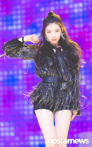 Lia ITZY It'z Different debut showcase wallpaper — Moto Pad (2026) Wallpapers