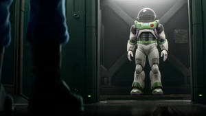Lightyear-astronautdragt i glasbeholder — Rummet Wallpapers
