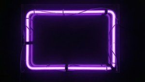En tom neonlilla ramme til typografi. — Neon lilla Wallpapers