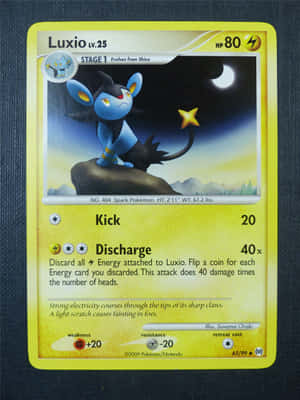 Luxio Pokemon handelskort med blå baggrund — Pokemon sværd og skjold Wallpapers
