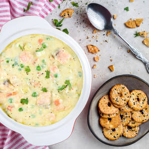 Mælkeagtig laks chowder tapet — Lys Wallpapers
