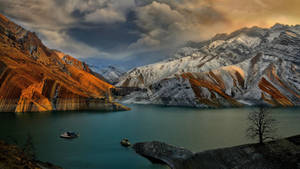 Orange og hvide klippebjerge i Alborz, Iran baggrund