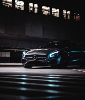 Mercedes Benz der lyser i mørket tapet — Motorola Razr Ultra 2026 Wallpapers