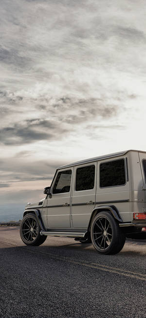 Mercedes Benz hvid wagon iPhone — Galaxy S22 Ultra Wallpapers