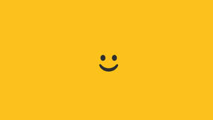 Minimalistisk smiley-emoji på sennepsgul baggrund tapet — Studio Display Wallpapers