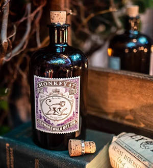 Monkey 47 Gin Schwarzwald Dry tysk spiritus — Honor Magic V Wallpapers