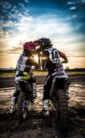 Motocross ryttere der taler — Xiaomi Pad Mini Wallpapers