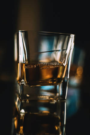 Nærbillede af whisky i shotglas — Xiaomi Pad Wallpapers