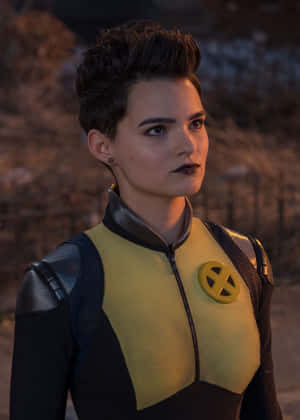Negasonic Teenage Warhead i Aktion — Galaxy Z TriFold Wallpapers