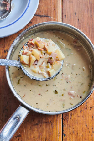 New England Clam Chowder Suppe i Sølvske — Xiaomi Pad 8 Pro Wallpapers