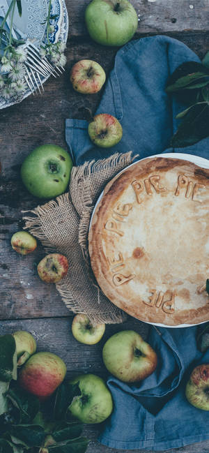 Nybagt tærte til Thanksgiving iPhone — iPhone 16 Plus Wallpapers