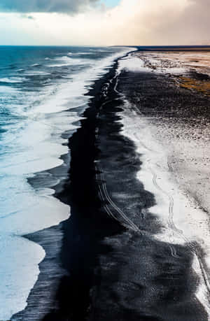 Nyd skønheden ved den mørke sandstrand — Vivo Pad SE Wallpapers