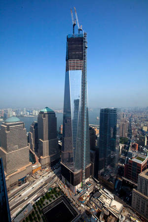 One World Trade Center med kraner — Huawei MatePad Pro Max Wallpapers