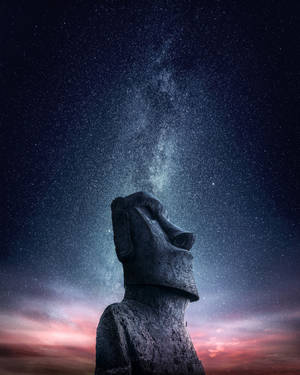 Moai-statue på Påskeøen under en stjernehimmel om natten, påskebaggrund — 4:5 Wallpapers