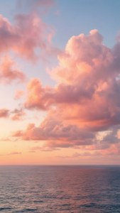 En beroligende pastel solnedgangshimmel over havet, perfekt som æstetisk iPhone-baggrund. — iPhone æstetisk Wallpapers