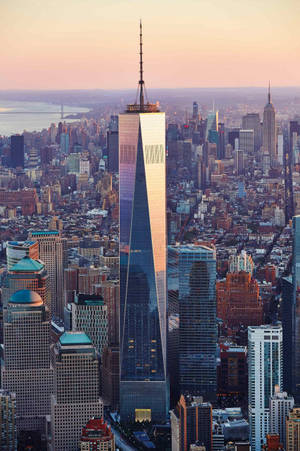 Pink og blå One World Trade Center — Xiaomi Pad 8 Wallpapers