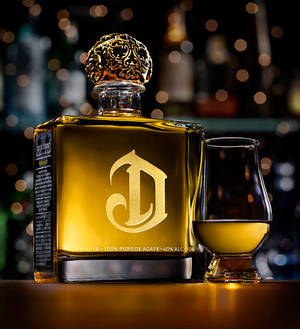 Premium Deleon Gold Tequila - En skål for det gode liv — Honor Magic V Wallpapers