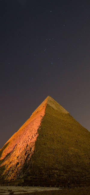 Pyramide i Egypten under mørk nattehimmel iPhone XR-baggrund — iPhone Xr Wallpapers