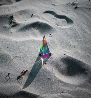 Pyramideregnbueprisme på sand tapet — Oppo Find N Wallpapers