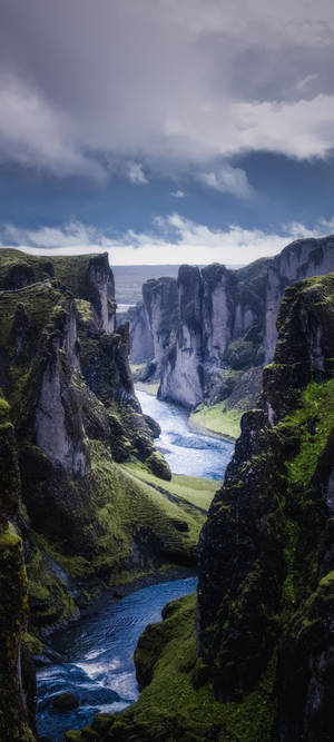 Redmi Note 10 Bjergflod — Pixel 10 Wallpapers