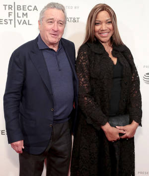 Robert De Niro Og Hustru baggrund — Motorola Razr Ultra 2025 Wallpapers