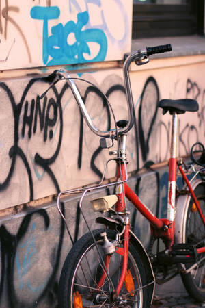 Rød Cykel Graffiti — Xiaomi Pad Wallpapers