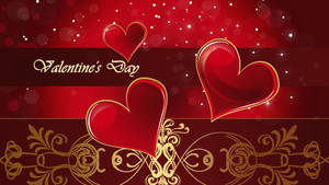 Tre røde hjerter med guld kontur på rød baggrund med gnistre og guld design med tekst, der siger "Valentine's Day". — Chromebook Wallpapers