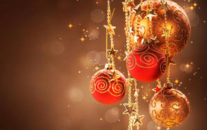 Røde og gyldne festlige julekugler — Rød jul Wallpapers