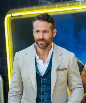 Ryan Reynolds Detective Pikachu tapet — Motorola Razr 70 Ultra Wallpapers