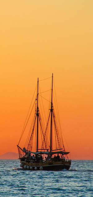 S10 sejlbåd orange himmel wallpaper — iPhone 18 Pro Wallpapers