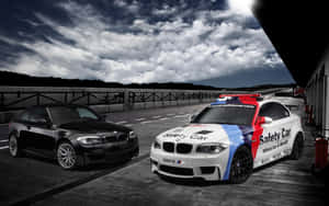 Safety Car klar til aktion på racerbanen — MacBook Pro 13 Wallpapers