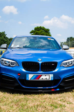 Smuk blå BMW på en racerbane — Xiaomi Pad Wallpapers