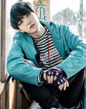 Sød BTS Suga i blåt