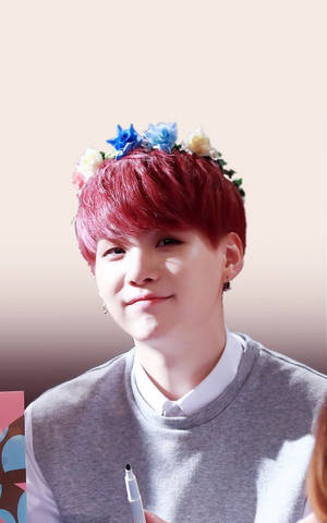 Sød BTS Suga med blomsterkrans